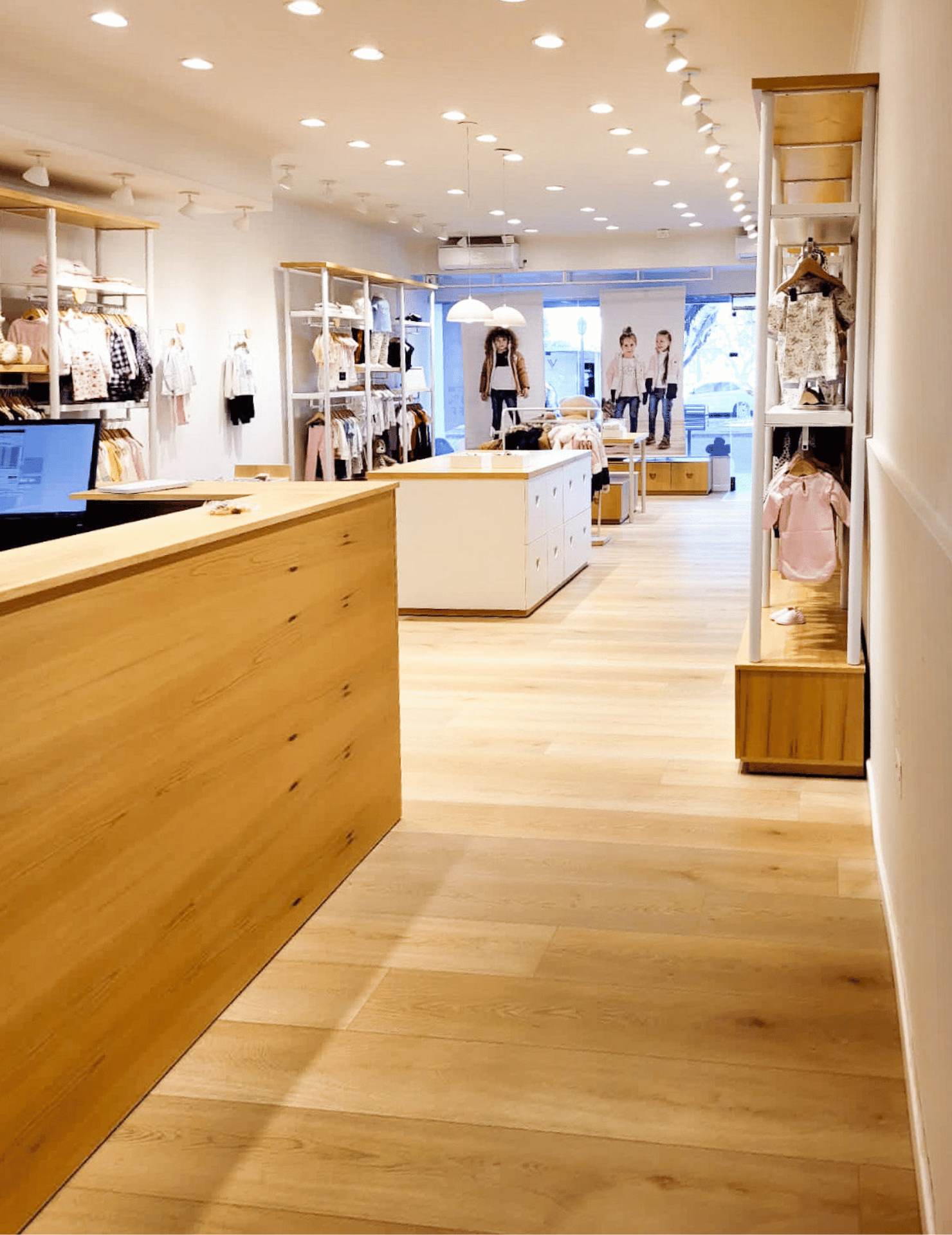 Estanterías diseñadas a medida para Comercio Broer - Imagen 5