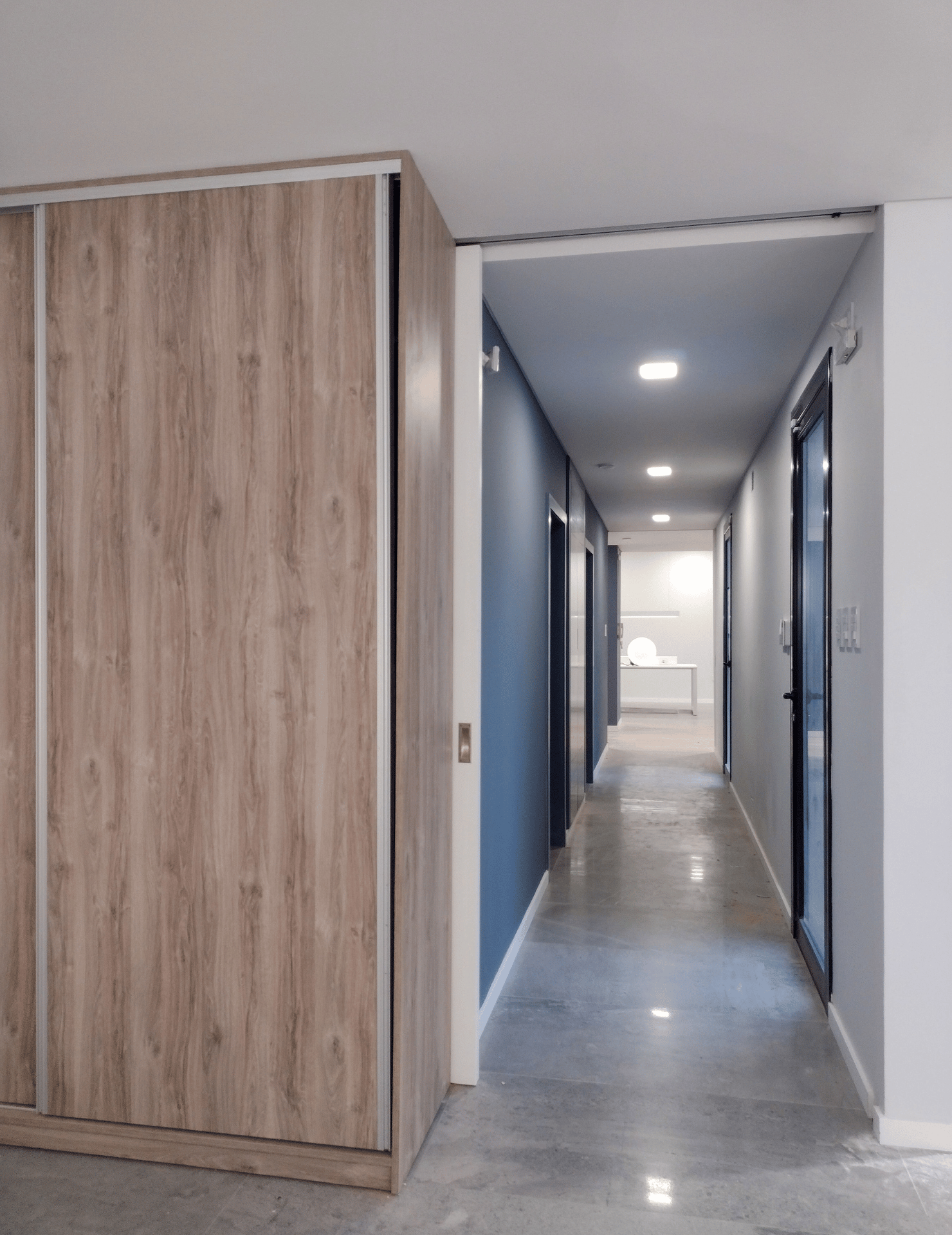 Escritorios ergonómicos en Coworking CABL - Imagen 3