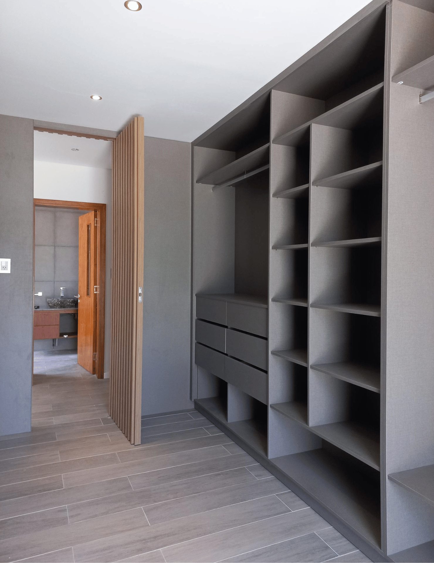 Detalles elegantes en vestidor de melamina - Imagen 22