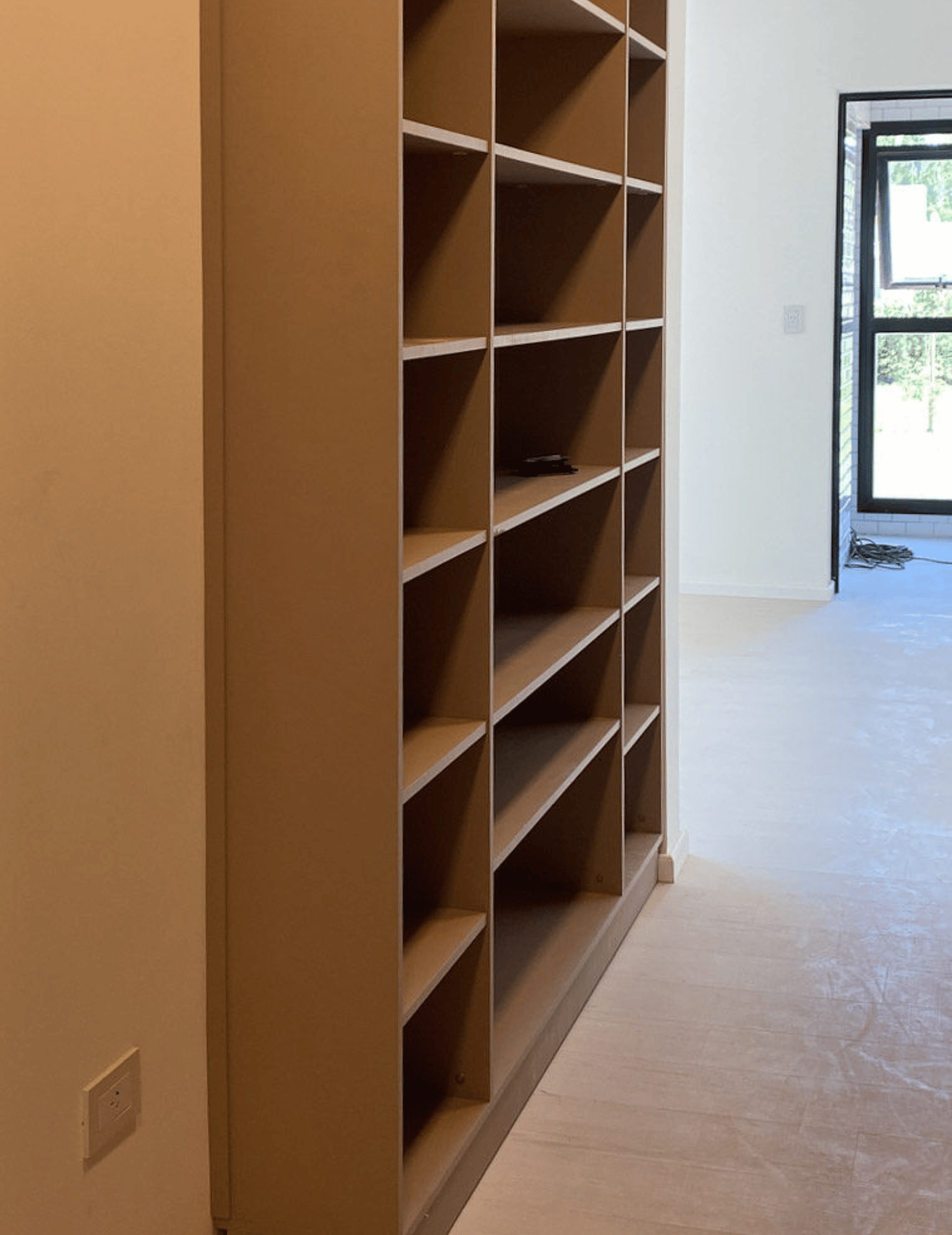 Espacio de almacenamiento en vestidor de melamina - Imagen 3